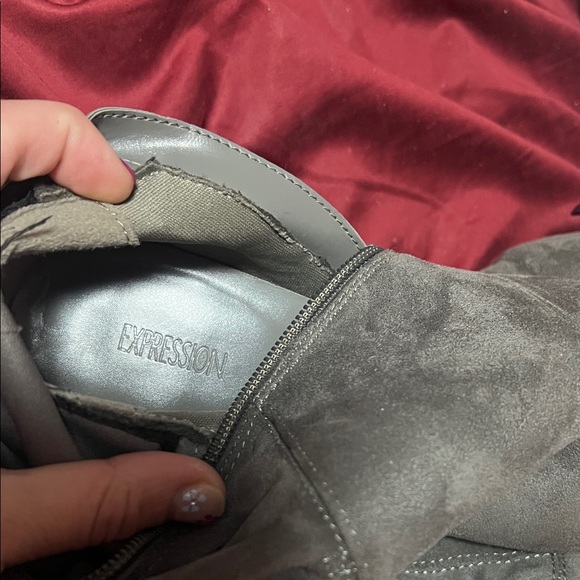 Knee high Gray heels - Picture 7 of 8